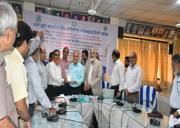 বাকৃবিতে উদ্ভাবিত নতুন ডাক প্লেগ ভ্যাকসিন প্রাণিসম্পদ অধিদপ্তরে হস্তান্তর